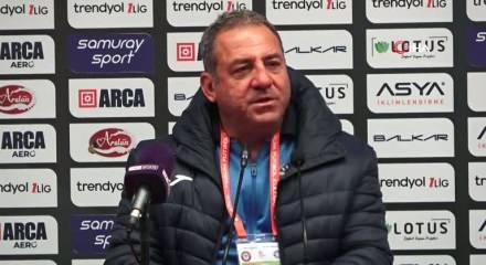 Fatih Tevek 4-1'lik yenilgi sonrası oyuncularını kutladı