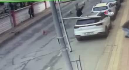 Fatih'te g&uuml;nd&uuml;z vakti bir eve ateş a&ccedil;ıldı: Uyuşturucu ve silahla yakalanan şahıs tutuklandı