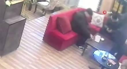 G&uuml;ng&ouml;ren'de 16 yaşındaki Atlas'ı "yan baktın" kavgasında bı&ccedil;aklayan zanlının ifadesi ortaya &ccedil;ıktı