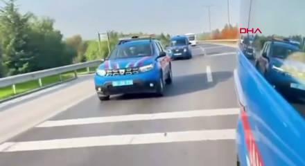 İzmir'de 1,6 ton uyuşturucu hap ham maddesi ele ge&ccedil;irildi