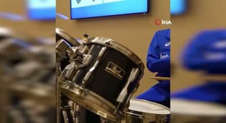 Japonya ve G&uuml;ney Kore liderlerinden bateri şov!