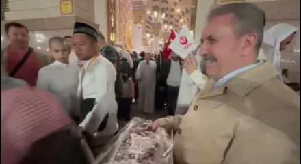 Destici, Mescid-i Nebevi&rsquo;de vatandaşlarla buluştu