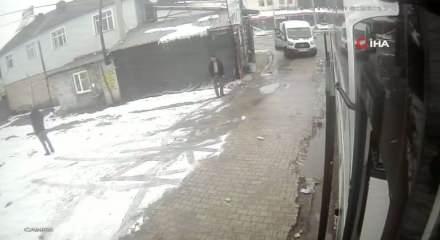 Elazığ'da esnafın kapsının &ouml;n&uuml;ne yolcuların tuvaletini yapması &uuml;zerine kavga &ccedil;ıktı