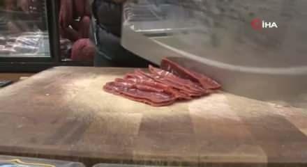Kayseri&rsquo;de soğuk havayla birlikte pastırma ve sucuğa talep arttı