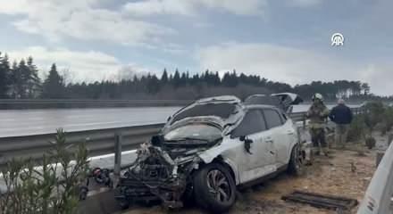 Kuzey Marmara Otoyolu'nda bariyerlere &ccedil;arpan cipteki 7 kişi yaralandı