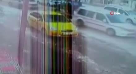 Muş'ta taksici esnafı havale ge&ccedil;iren &ccedil;ocuğu kucağına alarak hastaneye yetiştirdiği anlar takdir topladı