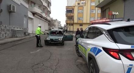 Otomobil ile motosiklet &ccedil;arpıştı! Yaralılar var