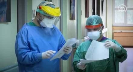 Profes&ouml;rden '&uuml;&ccedil;l&uuml; salgın' uyarısı: "H3N2, RSV ve COVID-19 aynı anda yayılıyor"