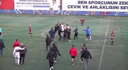 Sarıyer'de amat&ouml;r lig m&uuml;cadelesinde sahada tekmeler konuştu