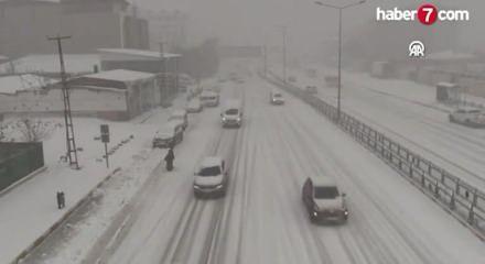Yurt genelinde yağmur ve kar etkili olacak, sıcaklıklar d&uuml;ş&uuml;yor