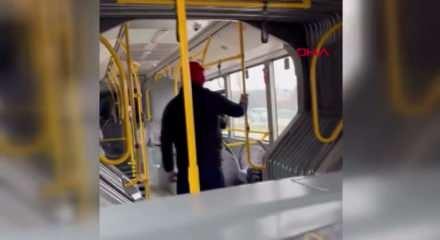 Bursa'da otob&uuml;ste yer tartışması kavgaya d&ouml;n&uuml;şt&uuml;