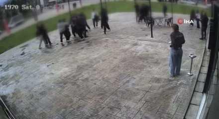 Akran zorbalığında esnaf genci lin&ccedil; edilmekten kurtardı