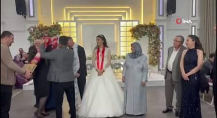 Amasya'da damada takı yerine &ccedil;ubuk kraker taktılar