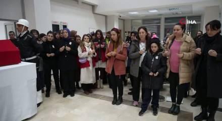 Annesi g&ouml;zleri &ouml;n&uuml;nde &ouml;ld&uuml;r&uuml;len &ccedil;ocuğun babasına feryadı y&uuml;rek dağladı!