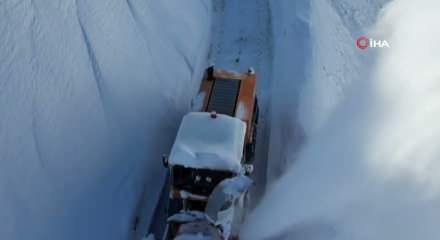 Bitlis'te kar kalınlığı 3 metreyi buldu!