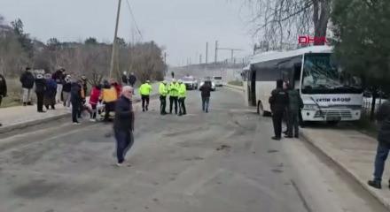 &Ccedil;erkezk&ouml;y&rsquo;de iki iş&ccedil;i servisi kafa kafaya &ccedil;arpıştı: 19 yaralı