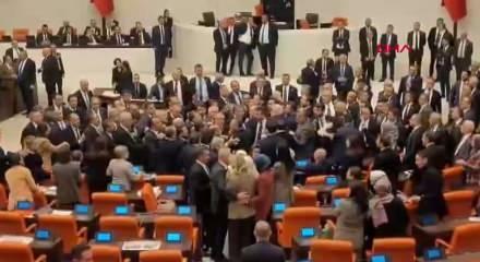 En d&uuml;ş&uuml;k emekli aylığını artıran teklif kabul edildi