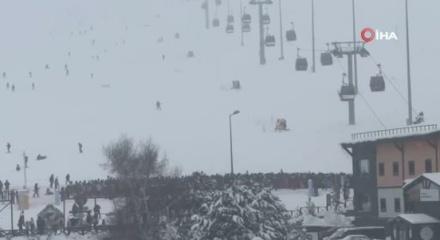 Erciyes s&ouml;mestirin ilk hafta sonunda 250 bin kişiyi ağırladı