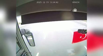 Gişelerdeki şerit hatası felakete yol a&ccedil;tı: İşte korkun&ccedil; kazanın g&ouml;r&uuml;nt&uuml;leri