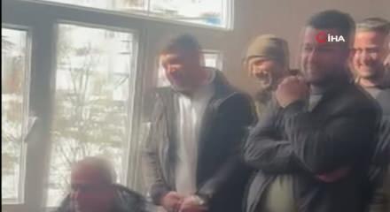  İl Jandarma Komutanı parmağındaki y&uuml;z&uuml;ğ&uuml; &ccedil;ıkartıp hediye etti, duygu dolu anlar yaşandı