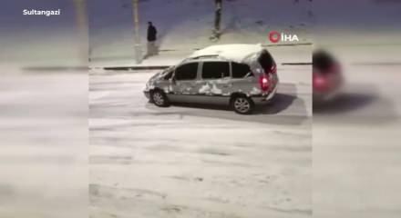 İstanbul'da yollar buz pistine d&ouml;nd&uuml;! Trafik kazaları peş peşe geldi