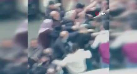 Komşuların park yeri kavgasında iki aile birbirine girdi; ortalık savaş alanına d&ouml;nd&uuml;