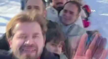 Ordu'da kar yağışı eğlenceye d&ouml;n&uuml;şt&uuml;: 150 kişi aynı anda kaymaya &ccedil;alıştı