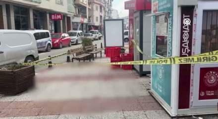 Parkta bı&ccedil;aklanan kişi ağır yaralandı