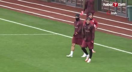 Galatasaray, Karag&uuml;mr&uuml;k deplasmanında liderliği korumak istiyor