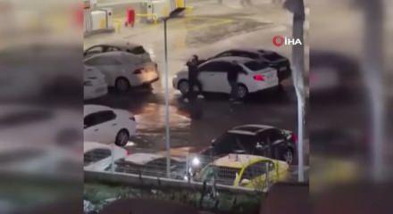 Esenyurt'ta şehir eşkiyaları benzinlikte araca saldırdı