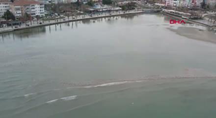 Silivri ve Avcılar&rsquo;da deniz metrelerce &ccedil;ekildi: Sahilde şaşırtan g&ouml;r&uuml;nt&uuml;ler