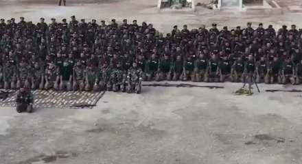 Suriye'de elde edilen askeri zaferin ardından komutanlar omuz omuza ş&uuml;k&uuml;r namazı kıldı