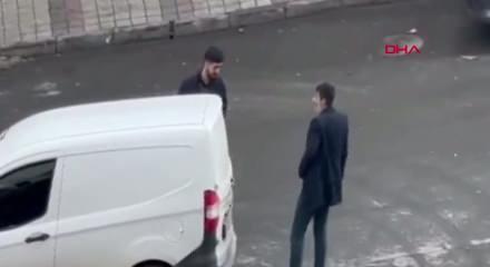 Sultangazi'de enişte ile kayınbirader arasında gerginlik; birbirlerine silah &ccedil;ektiler