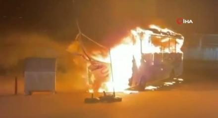 Bulgaristan'dan İzmir'e hareket eden yolcu otob&uuml;s&uuml; alev topuna d&ouml;nd&uuml;