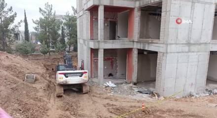 Adıyaman'da feci &ouml;l&uuml;m: İş makinesi ile duvar arasında sıkıştı!