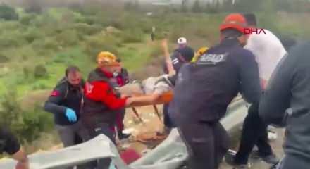 Antalya'da yolcu otob&uuml;s&uuml; kazaya karıştı: Yaralılar var