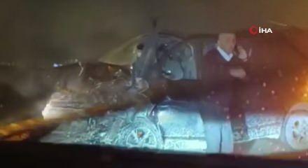 Arnavutk&ouml;y'de İETT otob&uuml;s&uuml; ile hafif ticari ara&ccedil; &ccedil;arpıştı