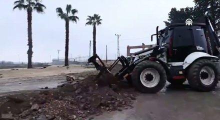 Nusaybin'de bayrak indirme provokasyonu sonrası dev T&uuml;rk bayrağı g&ouml;ndere &ccedil;ekildi