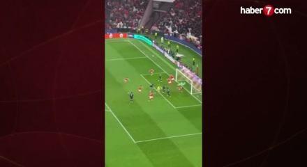 Benfica'dan tarihi galibiyet: 90+8'de kaleci Trubin'in gol&uuml;yle turu ge&ccedil;tiler