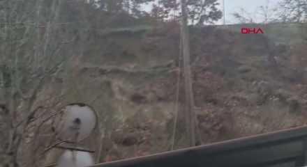 Bolu&rsquo;da heyelan k&ouml;ydeki evleri tehdit etti