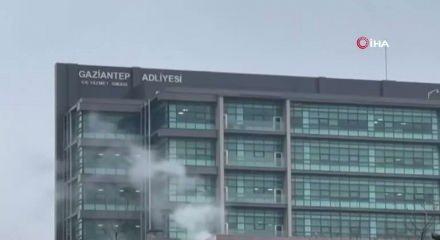 Boşanmak isteyen karısını &ouml;ld&uuml;resiye darp eden koca tutuklandı