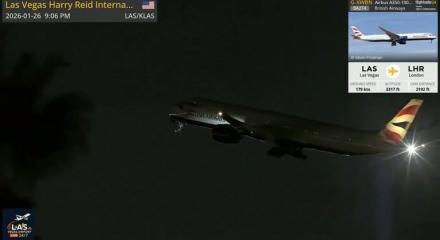 British Airways ait u&ccedil;ağın kalkışta tekerleği koptu