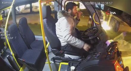 Bursa'da halk otob&uuml;s&uuml;nde zamanla yarış...Kalp krizi ge&ccedil;iren yolcu i&ccedil;in acile kırdı