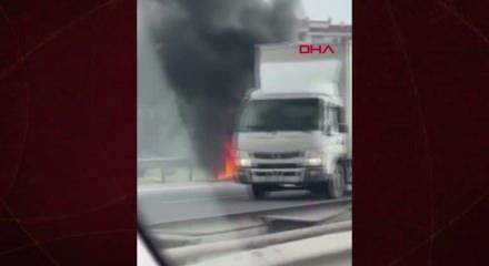 Esenyurt TEM Otoyolu'nda cip yanarak k&uuml;le d&ouml;nd&uuml;