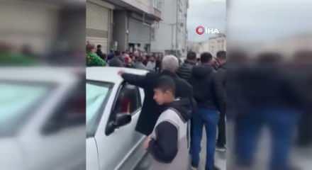 Esenyurt'ta y&uuml;rekleri korkudan &ccedil;atlatan hadise: Eve kitlenen kadın camdan atladı