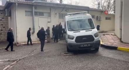 Gaziantep'te otomobil tıra arkadan &ccedil;arptı: 3 kardeş hayatını kaybetti