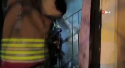 Hatay'da yangın! 2 katlı binada mahsur kalan 7 kişi kurtarıldı