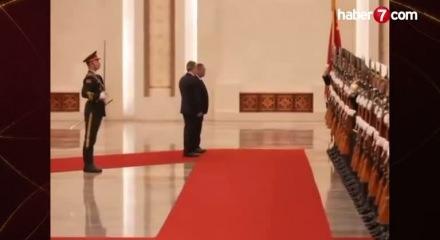 İngiltere Başbakanı Starmer'in &Ccedil;in'de "hizaya" sokulduğu anlar