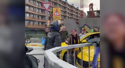 İstanbul'da 3 ş&uuml;pheli kom&uuml;nizm propagandası yaparken İslam'a hakaret etti