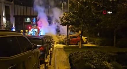 İstanbul'da 4 otomobil k&uuml;le d&ouml;nd&uuml;! Patlamalar yaşandı